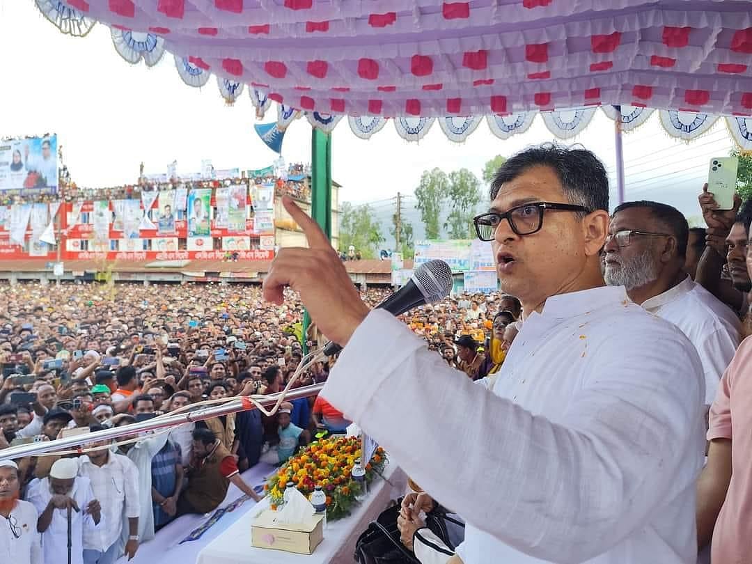 কক্সবাজারের চকরিয়ায় বিএনপির জনসভায় বক্তব্য দেন বিএনপির স্থায়ী কমিটির সদস্য সালাহউদ্দিন আহমেদ । আজ বিকেলে চকরিয়া শহীদ আব্দুল হামিদ পৌর বাস টার্মিনালে